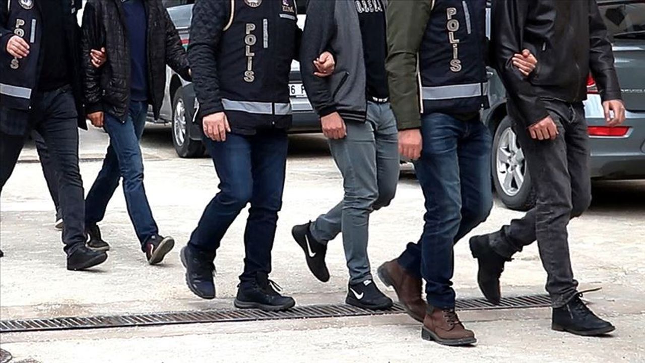 Manisa ve İzmir'de "suç örgütü" operasyonunda 38 şüpheli gözaltına alındı
