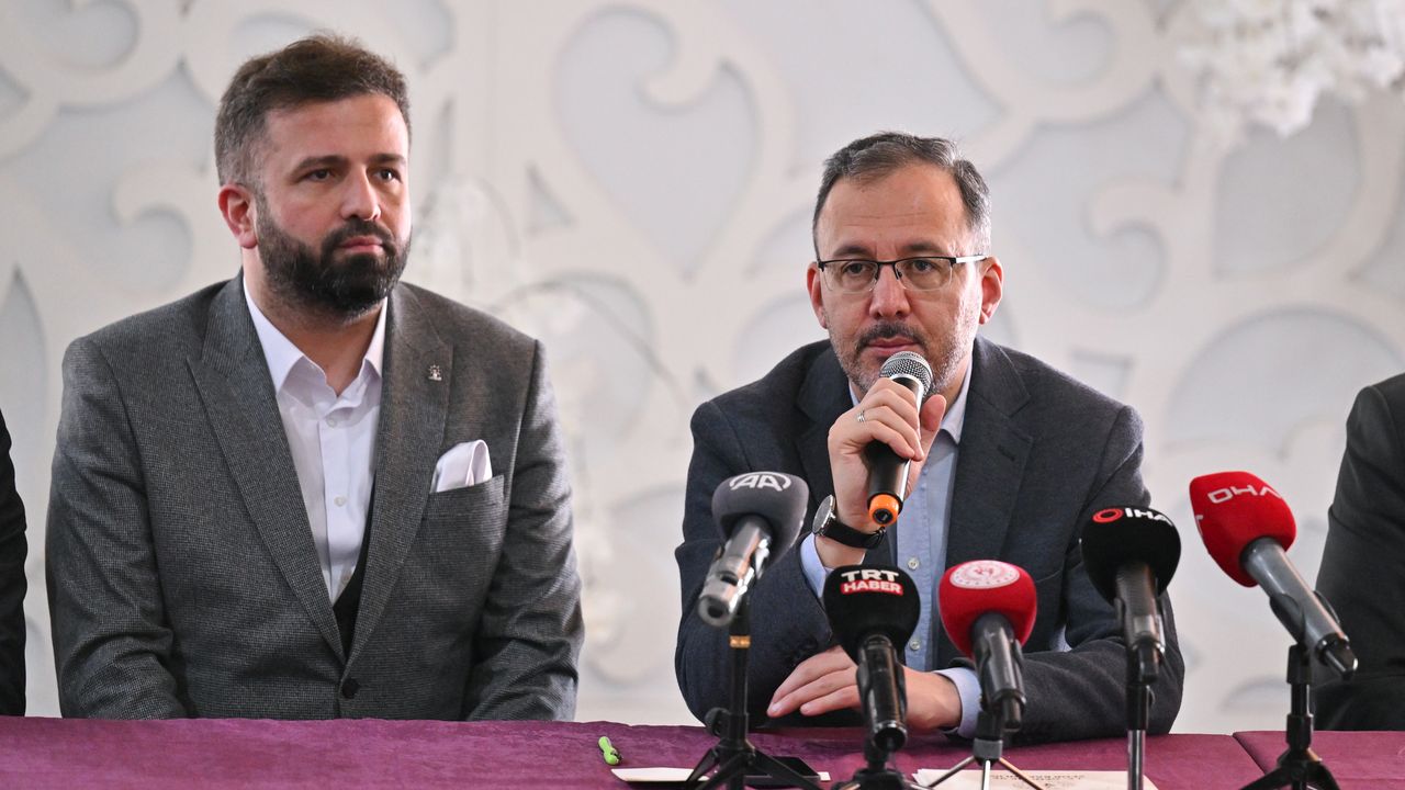 Gençlik ve Spor Bakanı Kasapoğlu, İzmir'de muhtarlarla buluştu