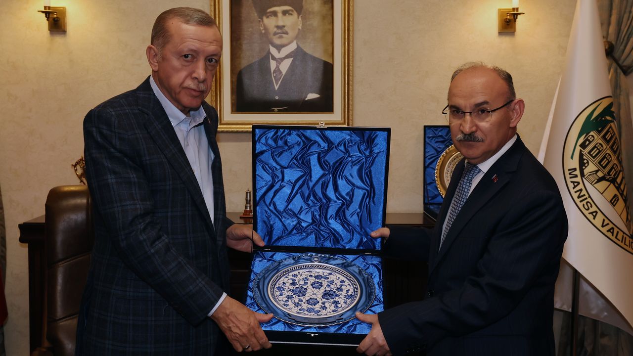 Cumhurbaşkanı Erdoğan, Manisa Valiliğini ziyaret etti