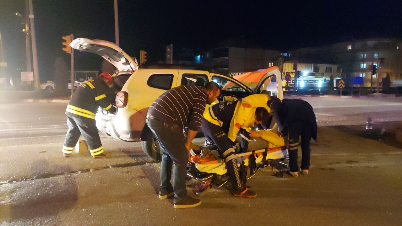 Manisa’daki trafik kazasında 3 kişi yaralandı