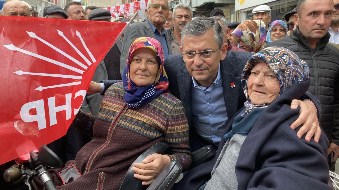 CHP'li Özgür Özel, Manisa'da seçim çalışmasına katıldı