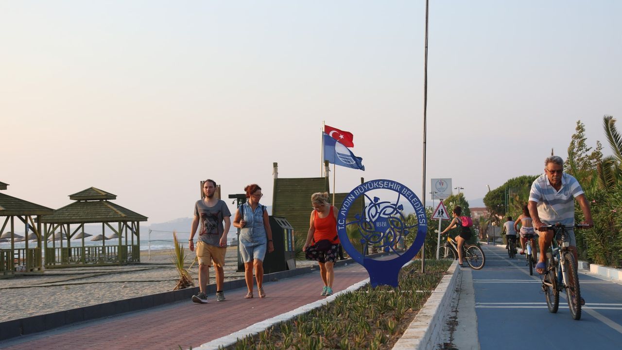 Aydın Büyükşehir Belediyesi sahilleri pırıl pırıl yapıyor