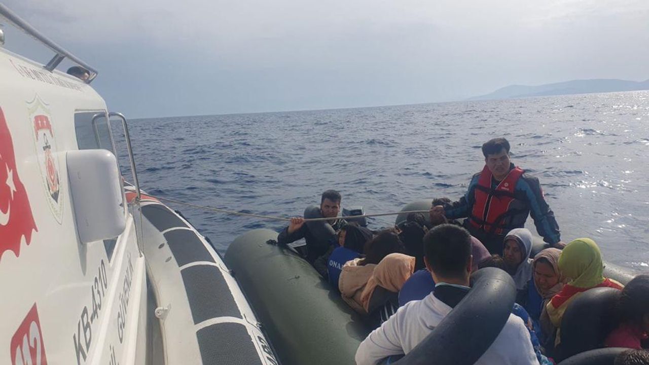 75 düzensiz göçmen kurtarıldı, 27 göçmen yakalandı