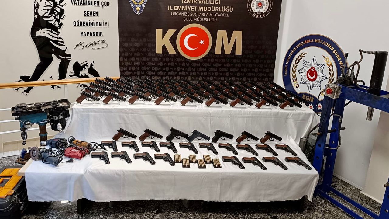 İzmir'de yasa dışı silah imal ve ticareti operasyonunda 4 kişi tutuklandı