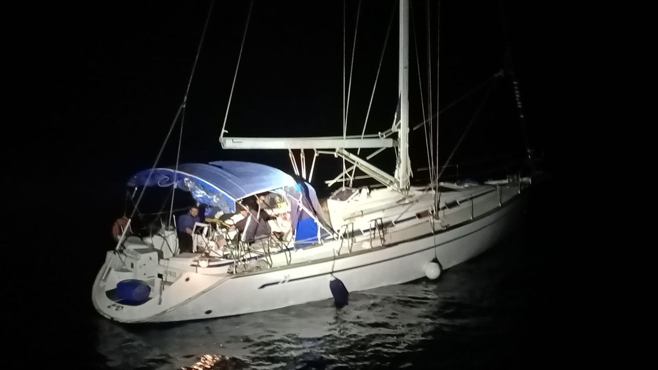 Lüks yelkenlide 108 göçmen yakalandı