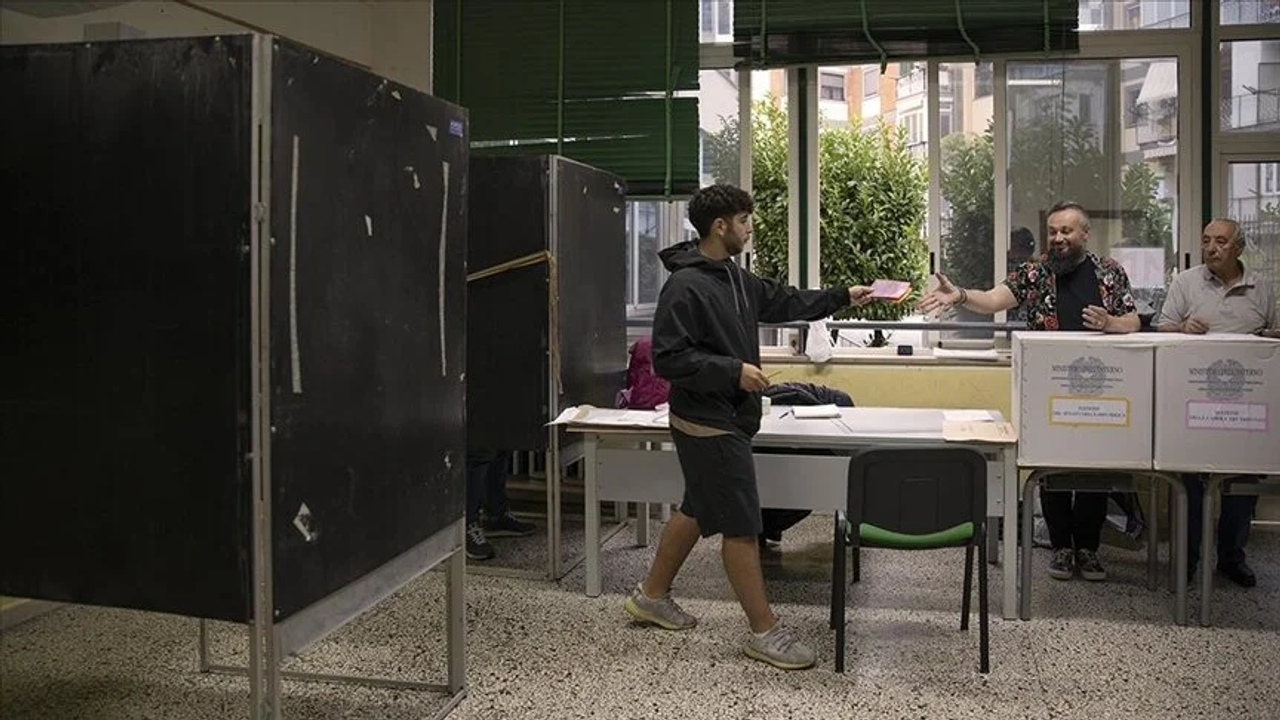 İtalya'da kısmi yerel seçimler yapılıyor