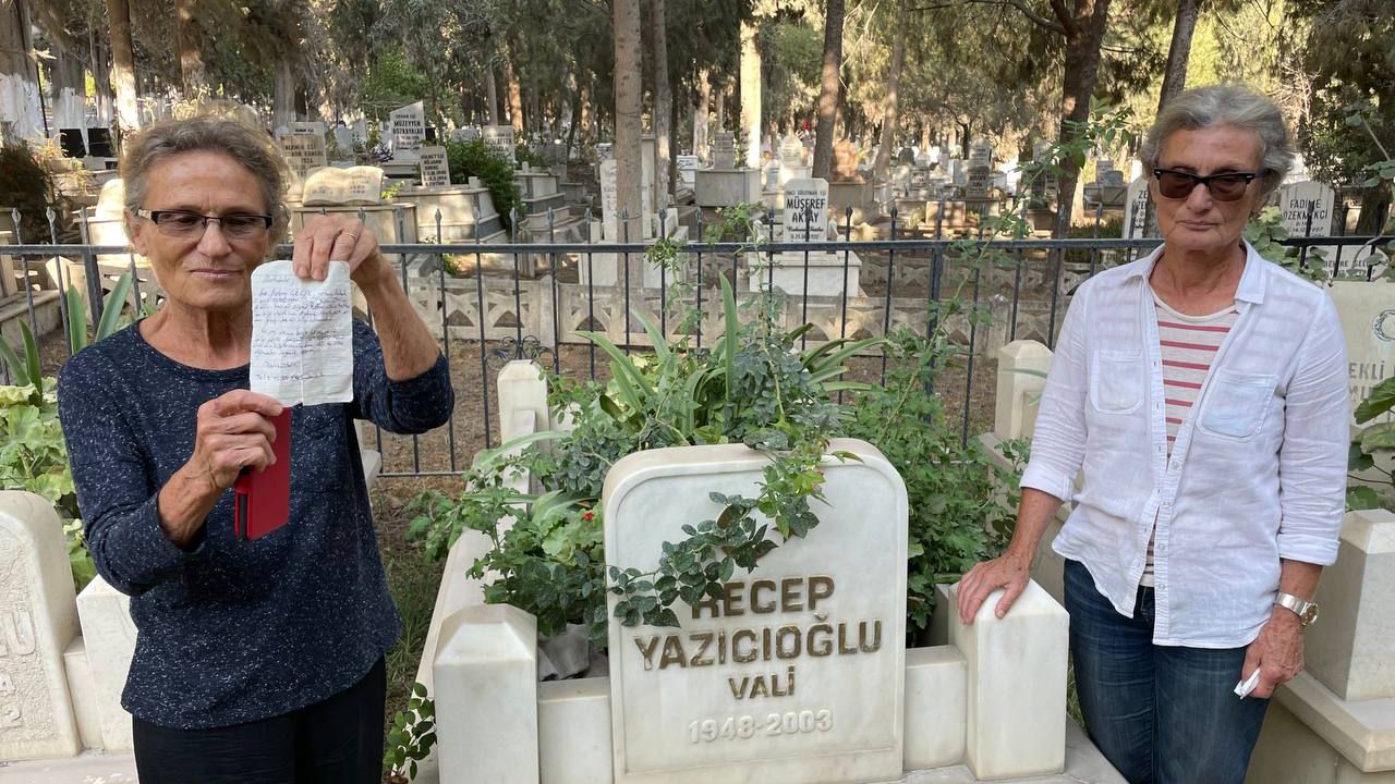 Merhum Vali Yazıcıoğlu, mezarı başında anıldı