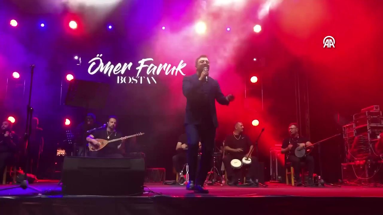 Germencik İncir Festivali'nin 2. gününde sanatçı Ömer Faruk Bostan sahne aldı