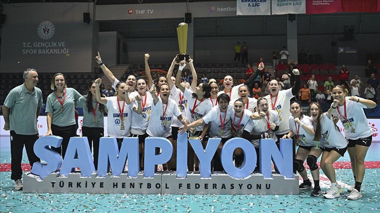 Hentbolda Kadınlar Süper Kupa'yı Armada Praxis Yalıkavakspor kazandı