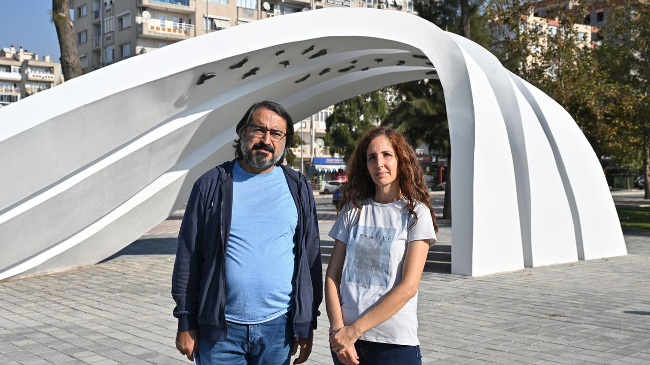İzmir depreminin simge ismi Elif'in görselini kullanan şarkıcı hakkında suç duyurusu