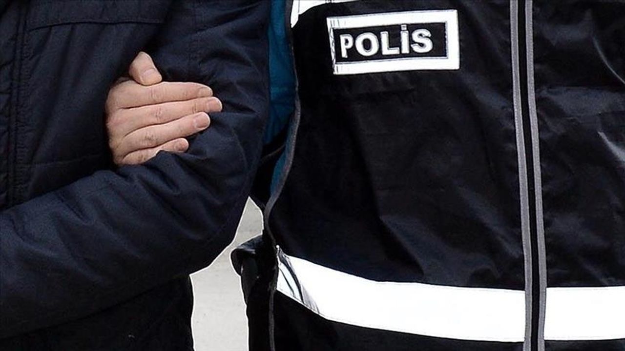 Kırmızı bültenle aranan Kazakistan vatandaşı İzmir'de yakalandı
