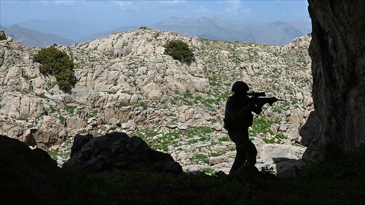 Irak'ın kuzeyindeki barınma alanlarından kaçan 2 PKK'lı terörist teslim oldu