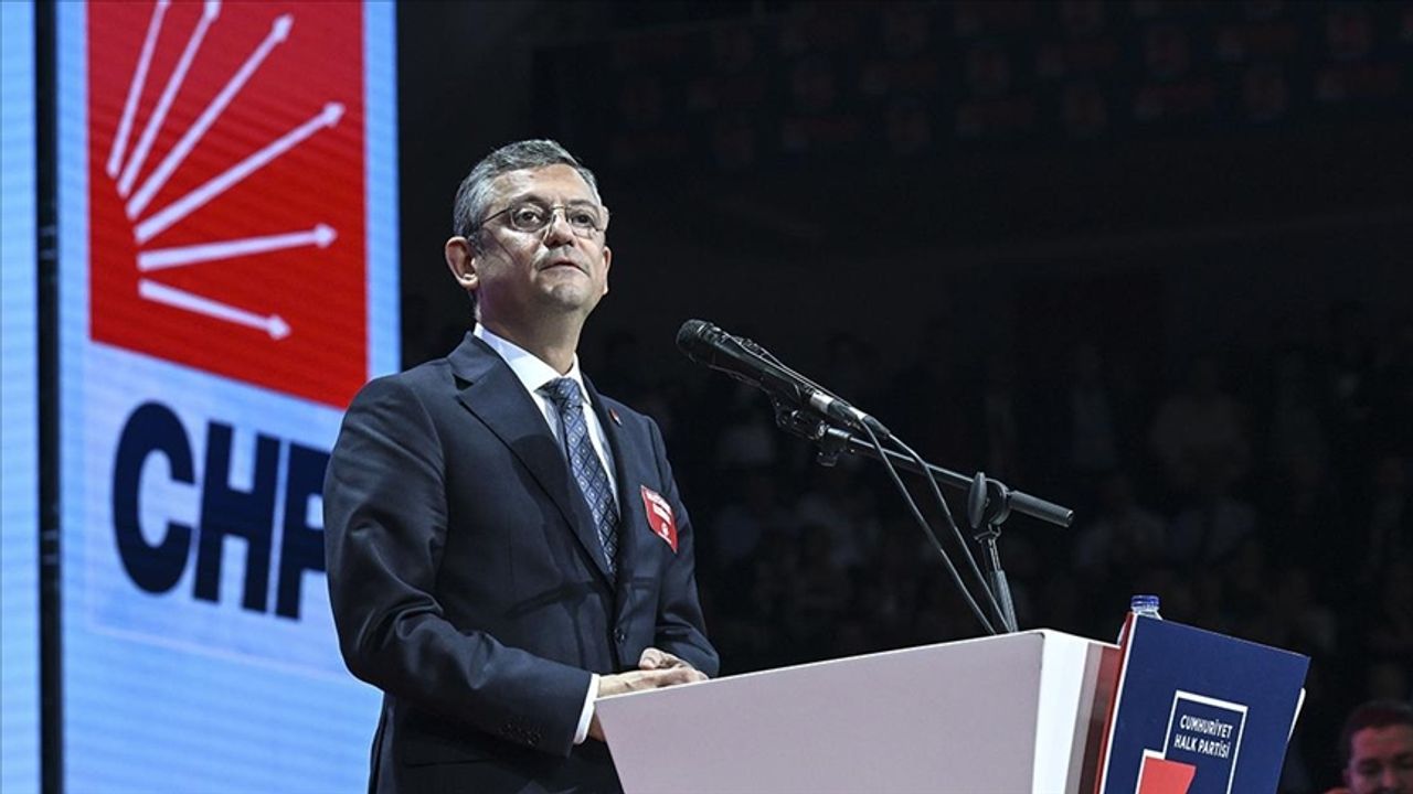 Özgür Özel, CHP'nin 8. genel başkanı seçildi