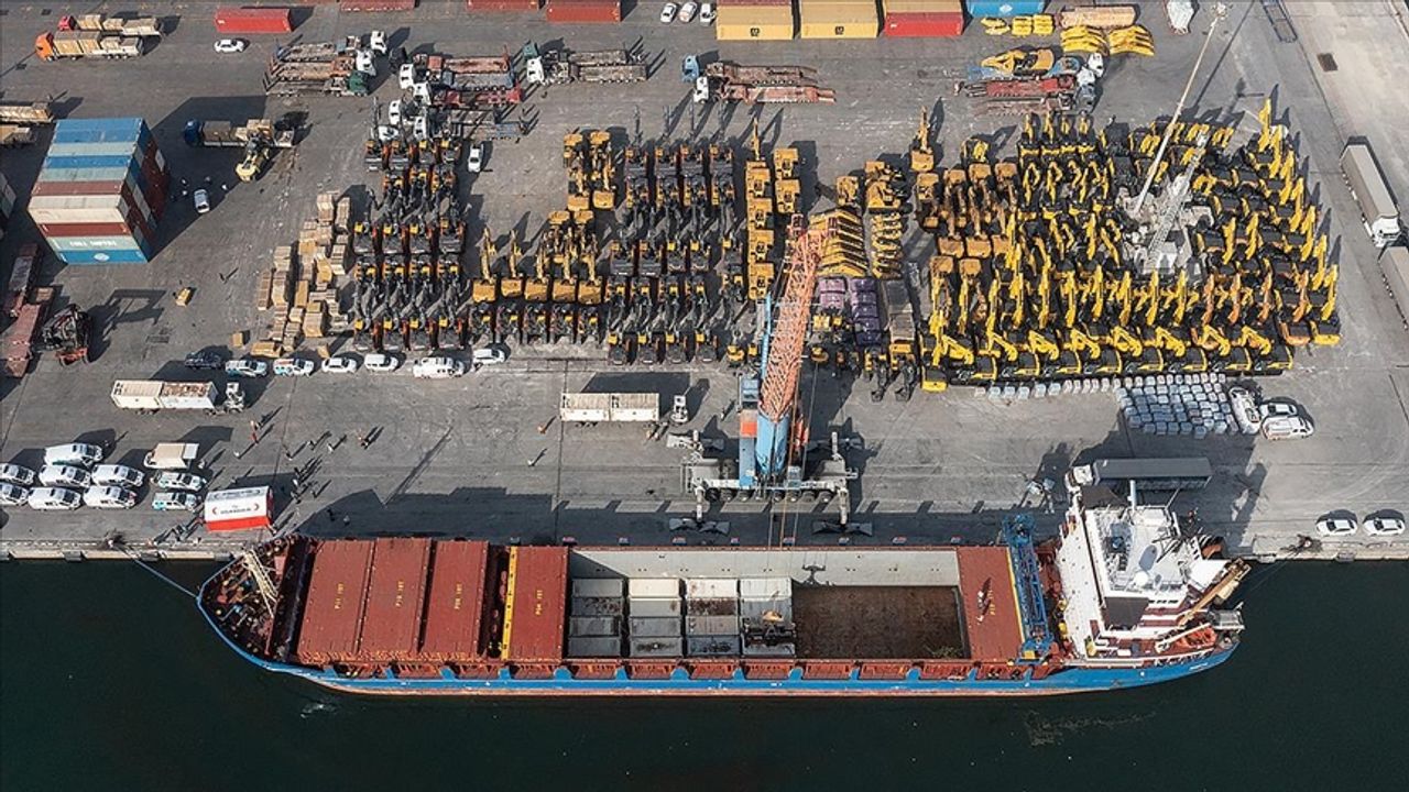 Gazze'ye sağlık malzemeleri taşıyacak gemi, İzmir'den yola çıkmaya hazırlanıyor