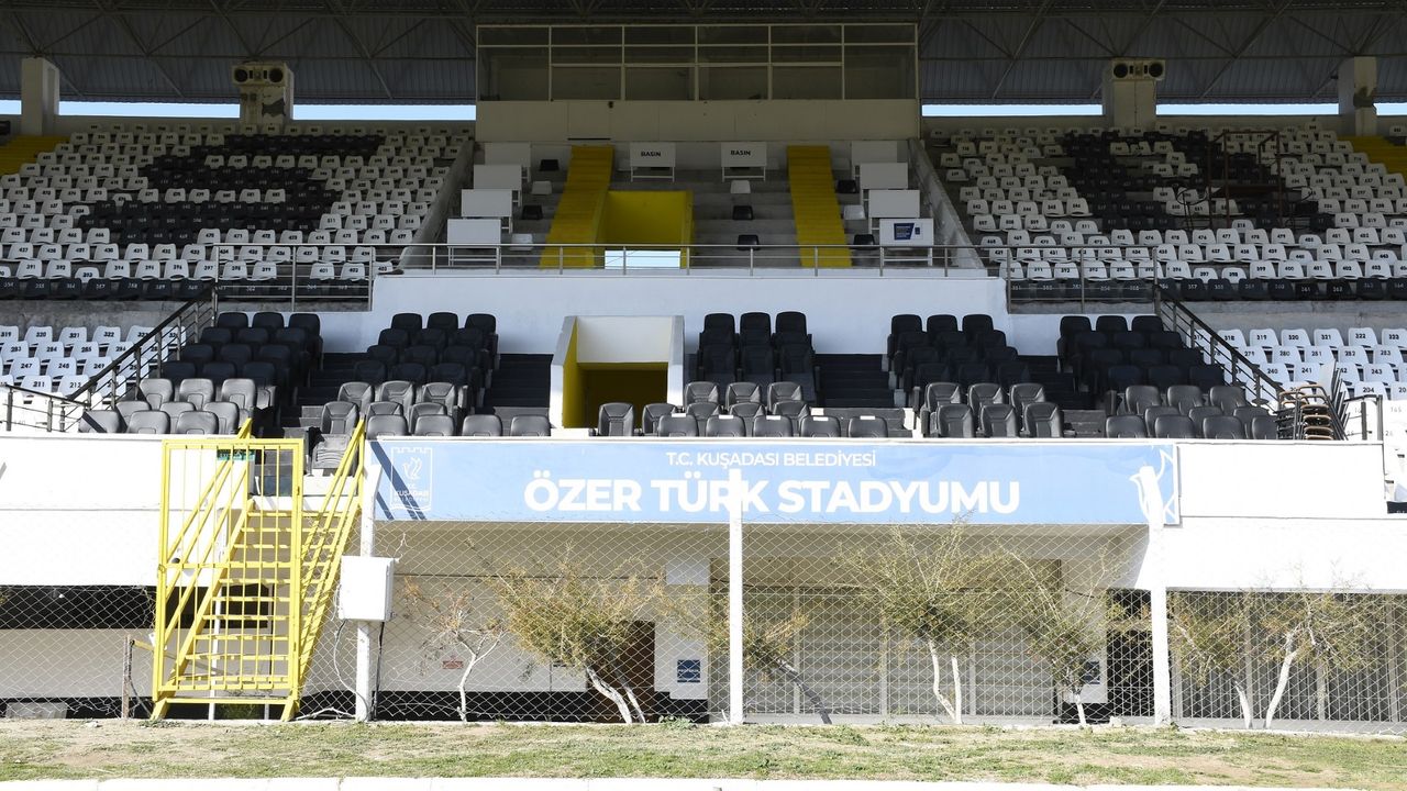 Kuşadası’nda futbolun mabedi Özer Türk Stadı yenilendi