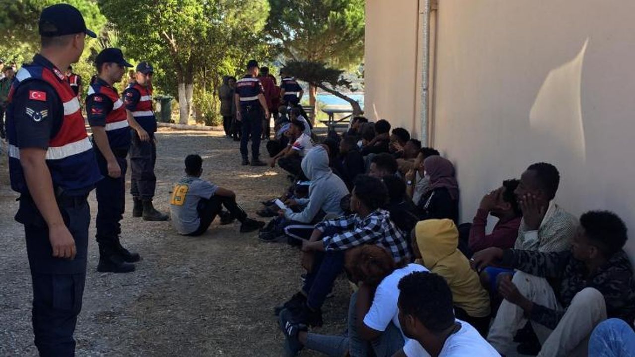 Kuşadası'nda 22 düzensiz göçmen kurtarıldı - Yeni Kıroba