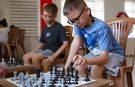 Efeler’de miniklerin satranç heyecanı! Tatil böyle geçiyor