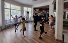 Efeler'in çocukları yöresinin oyunlarını öğreniyor