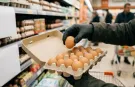 Yumurta alırken kolideki bu detaya dikkat! Yapışmışsa sakın almayın