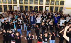 Dünya çocukları bu kez depremzedeler için buluştu