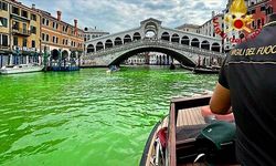 Venedik'teki ünlü Büyük Kanal'ın suyu yeşil renge büründü