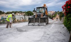 Kuşadası’nda eskiyen yollar vakit kaybetmeden yenileniyor