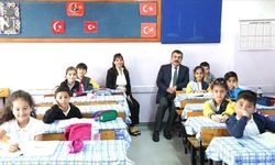 Bakan Tekin, Cumhuriyet İlkokulu'nda öğrencilerle buluştu