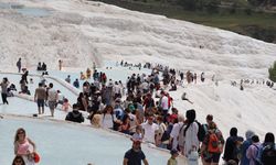 Pamukkale'de bayram tatili yoğunluğu sürüyor