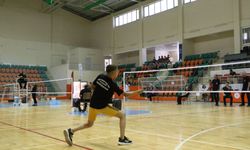 Kuşadası badminton severlerin buluşma noktası oluyor