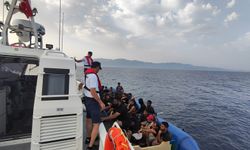 Kuşadası açıklarında geri itilen 40 düzensiz göçmen kurtarıldı
