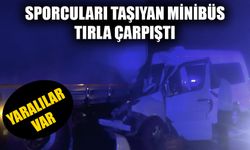 Sporcuları taşıyan minibüs tırla çarpıştı