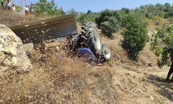 Denizli'de devrilen traktörün sürücüsü hayatını kaybetti