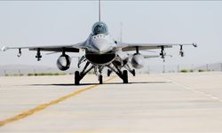 Hollanda, Ukrayna'ya 18 F-16 savaş uçağı göndermeye hazırlanıyor