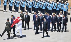 Cumhurbaşkanı Erdoğan başkanlığındaki YAŞ üyeleri Anıtkabir'i ziyaret etti