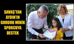 Milletvekili Savaş minik sporcunun gönlünü aldı