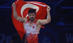 Milli sporcu Ali Cengiz, Dünya Güreş Şampiyonası'nda altın madalya kazandı