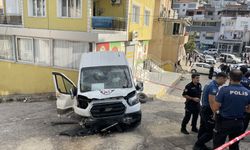 Freni boşalan servis minibüsünün duvara çarpması sonucu 7 kişi yaralandı