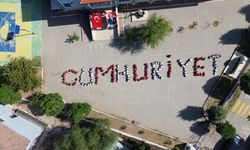 Aydın'da öğrencilerden "Cumhuriyet'in 100. yılı" koreografisi