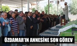 Özdamar'ın annesine son görev