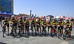 Bisiklet sevdası farklı mesleklerden sporcuları İzmir'de buluşturdu