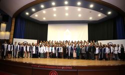 Aydın’daki diş hekimi adayları beyaz önlük giydi