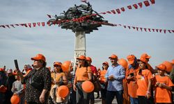 İzmir'de lösemili çocuklar için farkındalık yürüyüşü
