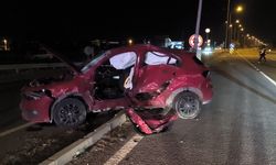 Minibüsle otomobilin çarpıştığı kazada 2 kardeş yaralandı