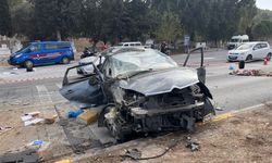 Milas'ta yolcu otobüsüyle otomobil çarpıştı, 1 kişi öldü, 3 kişi yaralandı