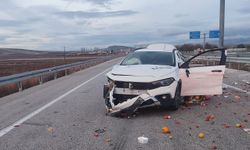 Otomobille tırın çarpıştığı kazada 1 kişi öldü, 2 kişi yaralandı