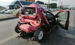 Kamyonetle çarpışan otomobilin sürücüsü yaralandı