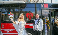 Otobüs şoförü çift, nikahlarına da belediye otobüsüyle gitti