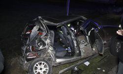 Uşak'ta işçi servisi ile otomobilin çarpıştığı kazada 7 kişi yaralandı
