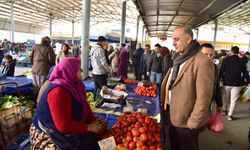 Başkan Kaya, Cuma Pazarı’nı gezdi