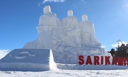 "Sarıkamış şehitleri" anısına yapılan kardan heykeller, ziyaretçilerine duygusal anlar yaşatıyor